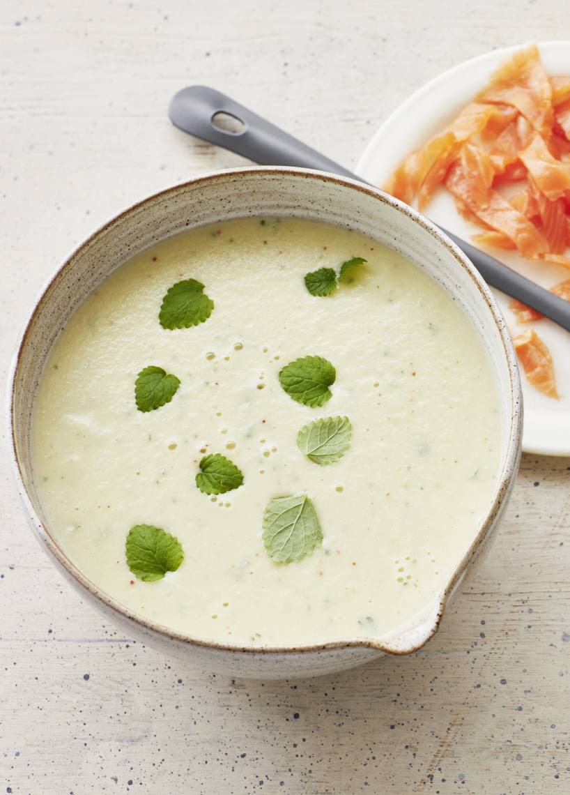 Kohlrabicremesuppe mit Räucherlachs