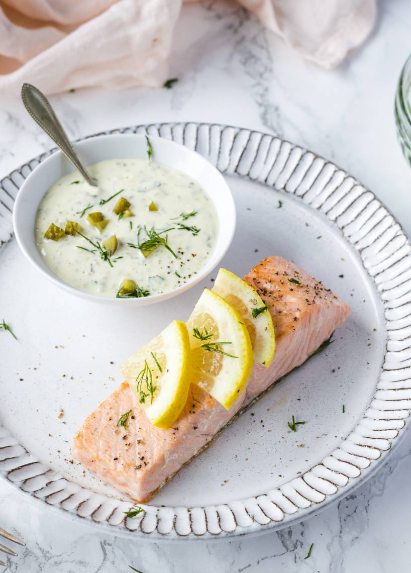 Lachs mit Gurkensalat und Kräuterremoulade