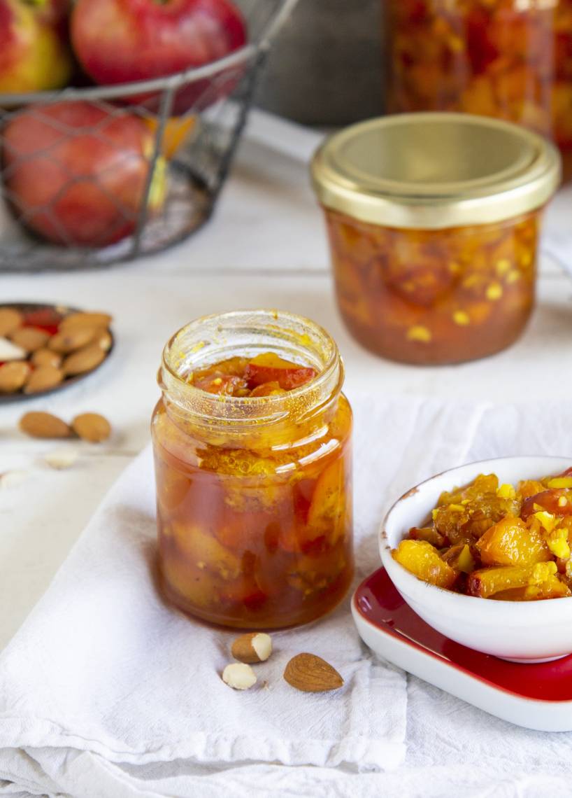 Mandel-Nektarinenkonfitüre mit Kurkuma