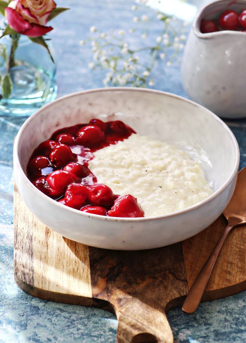 Milchreis mit heißen Kirschen
