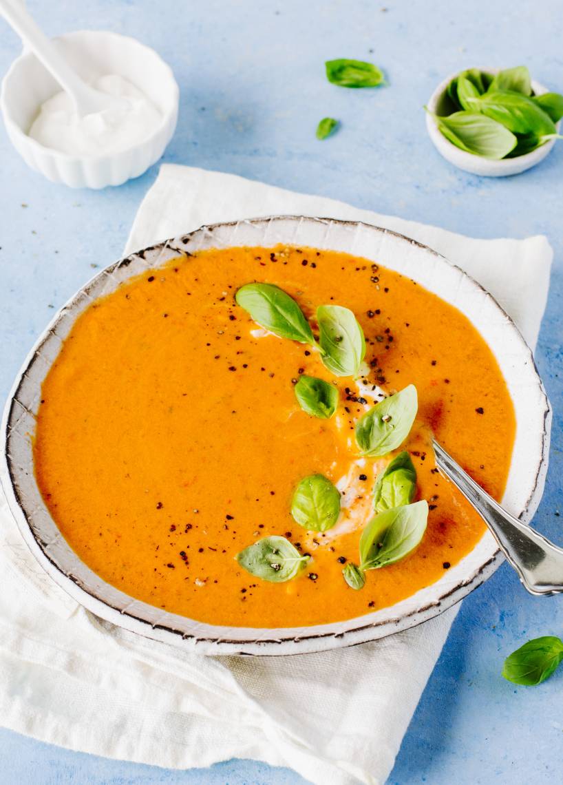 Paprika-Tomatensuppe mit Joghurt