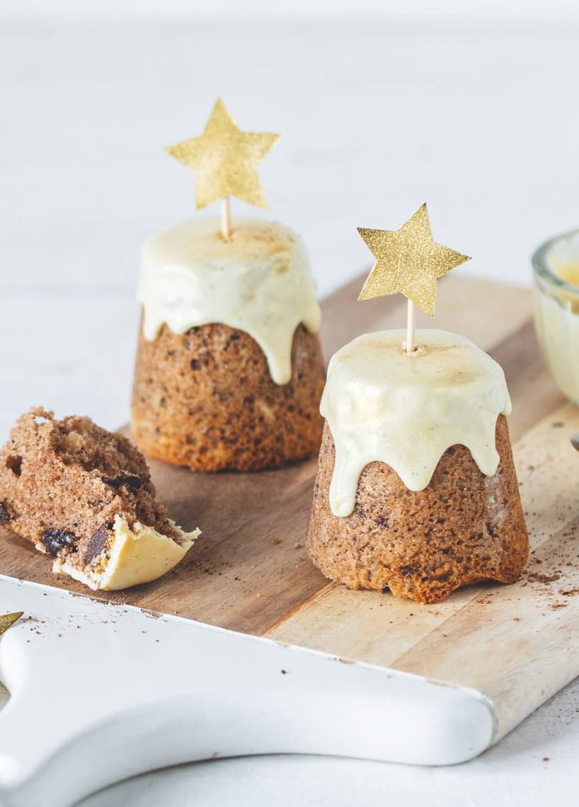 Softe Schoko-Lebkuchenküchlein mit weißer Zimt-Glasur
