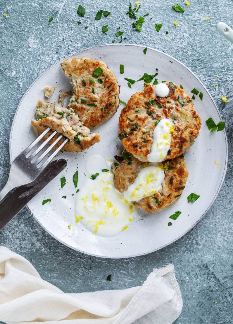 Thunfischfrikadellen mit Joghurtdip