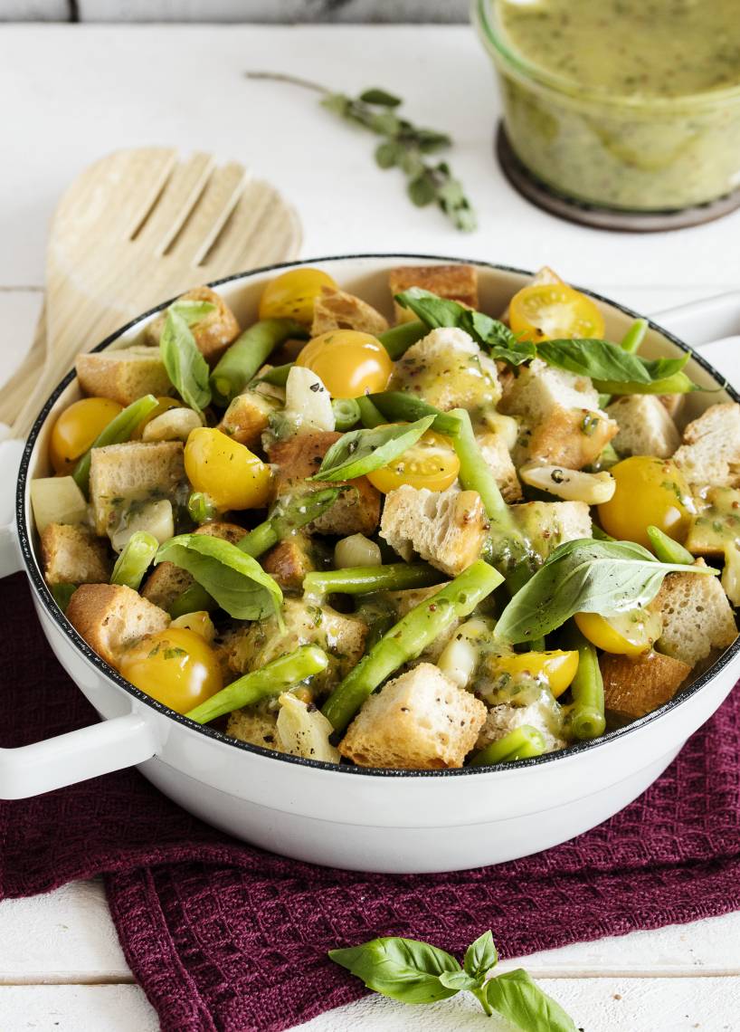 Brotsalat mit Bohnen und Tomaten