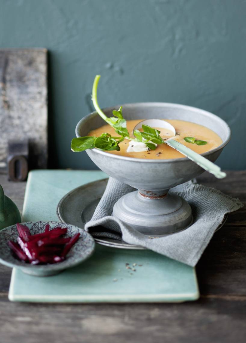 Kürbis-Pastinaken-Suppe mit Roter Bete