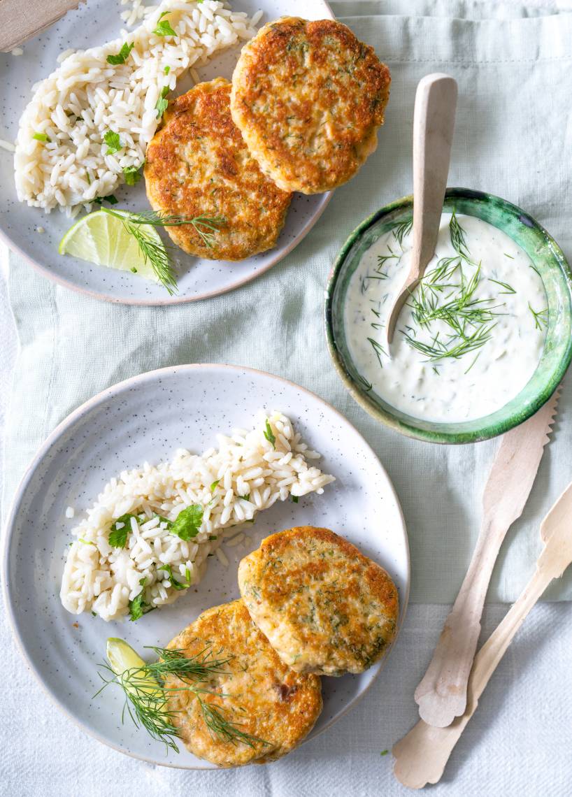 Lachsfrikadellen mit Reis und Remoulade