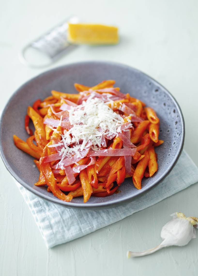 One-Pot-Penne mit Paprika-Salami-Soße