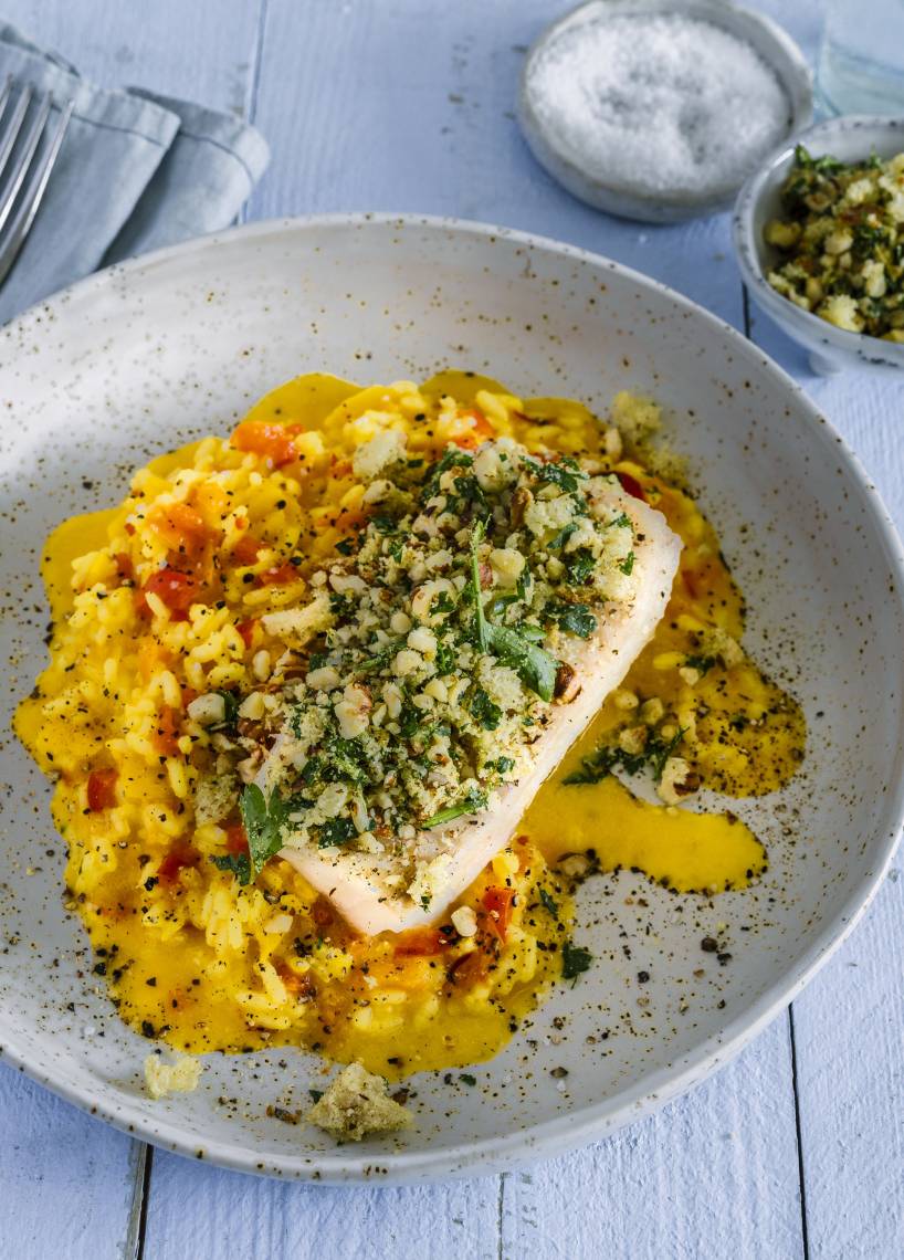 Safran-Paprika-Risotto mit Kabeljau mit Nusstopping