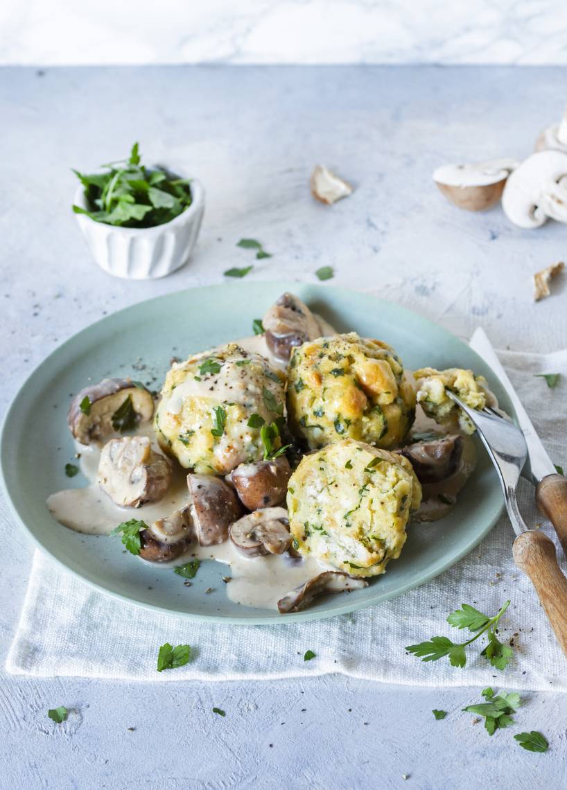 Semmelknödel mit italienischer Pilzrahmsoße