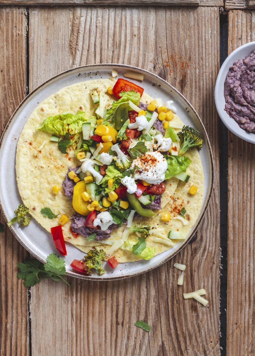 Tortilla mit Bohnencreme und Gemüse aus dem Glas