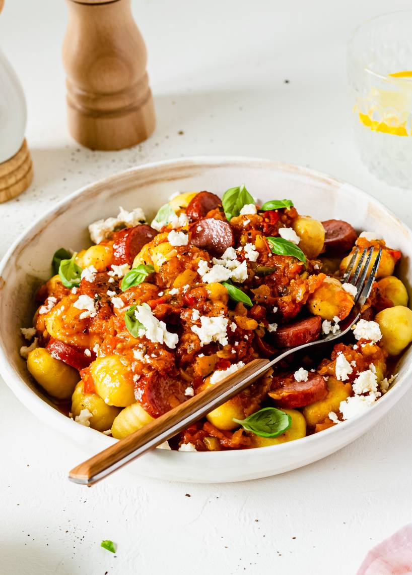 Antipasti-Gnocchi mit Feta und Kabanossi