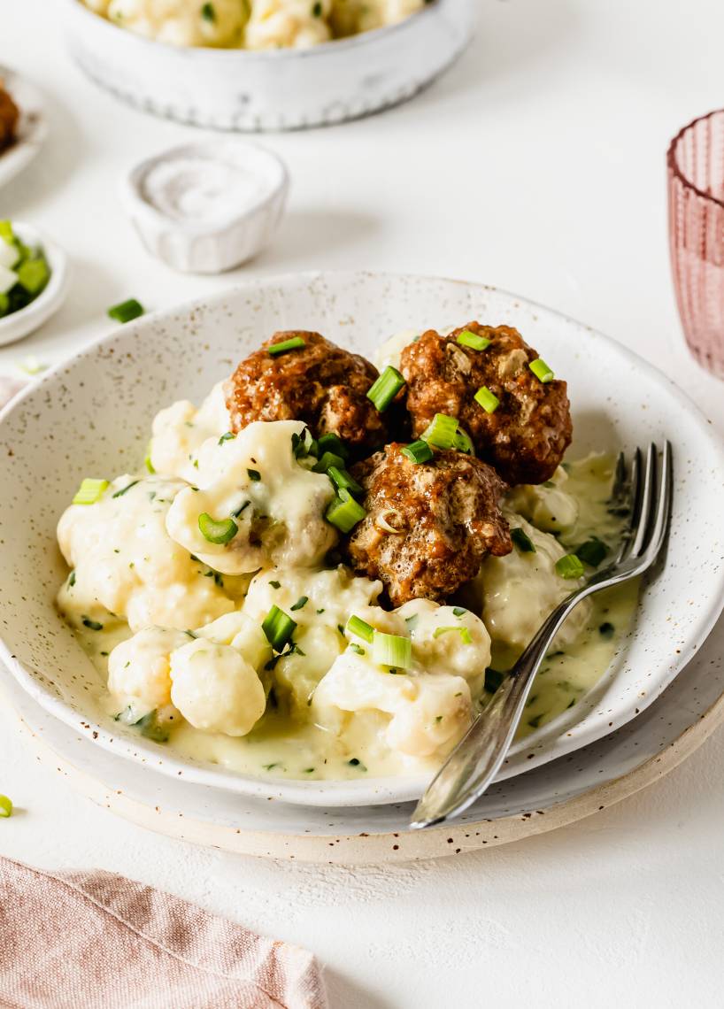 Frikadellen mit Rahm-Blumenkohl