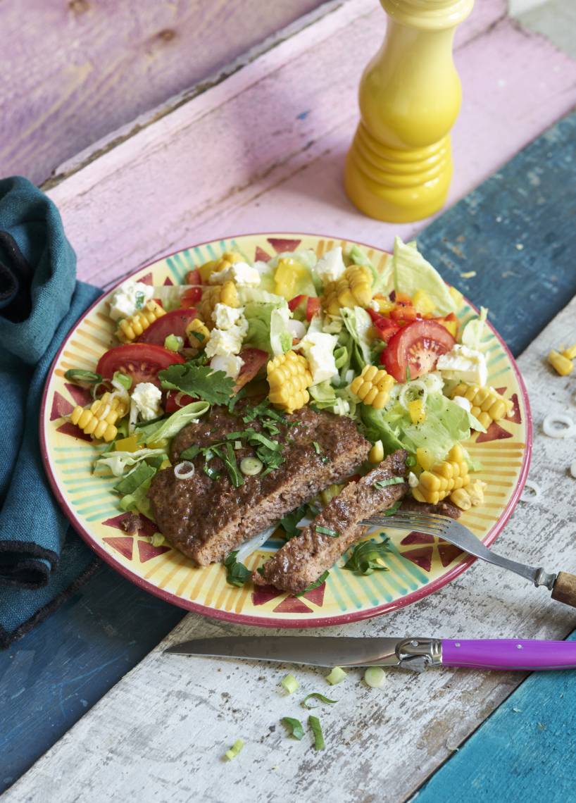 Hacksteak mit Maissalat