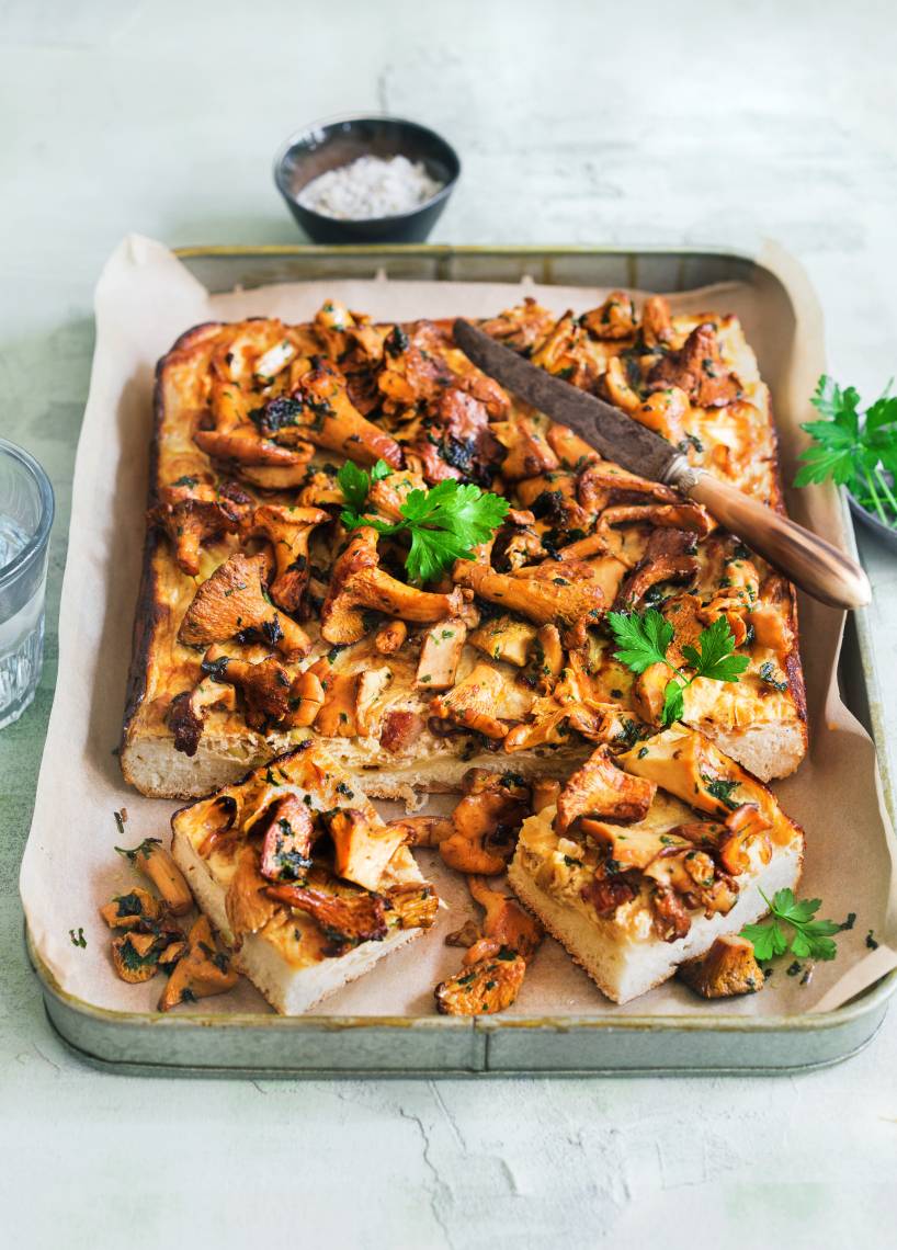 Zwiebel-Focaccia mit Pfifferlingen