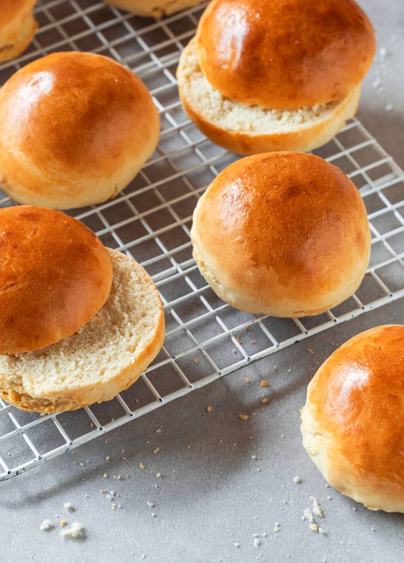 Einfache Burger Buns mit frischer Hefe
