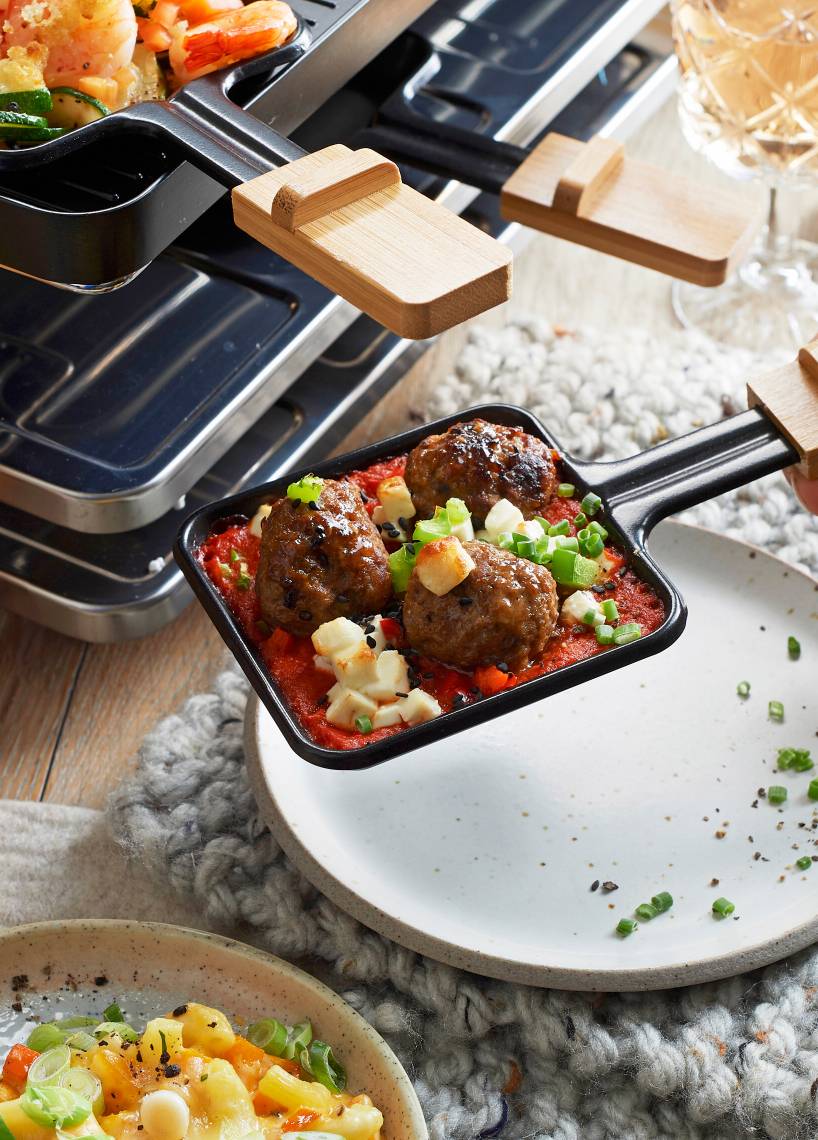 Griechische Frikadellen-Pfanne mit Ajvar-Soße