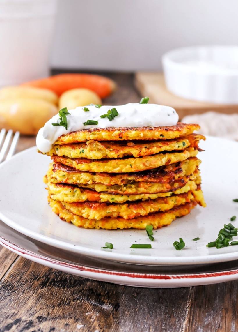 Gemüse-Kartoffelpuffer mit Kräuterdip