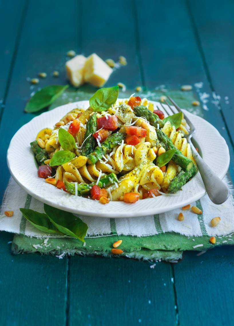 Fusilloni mit Spargel und Zitronenpesto