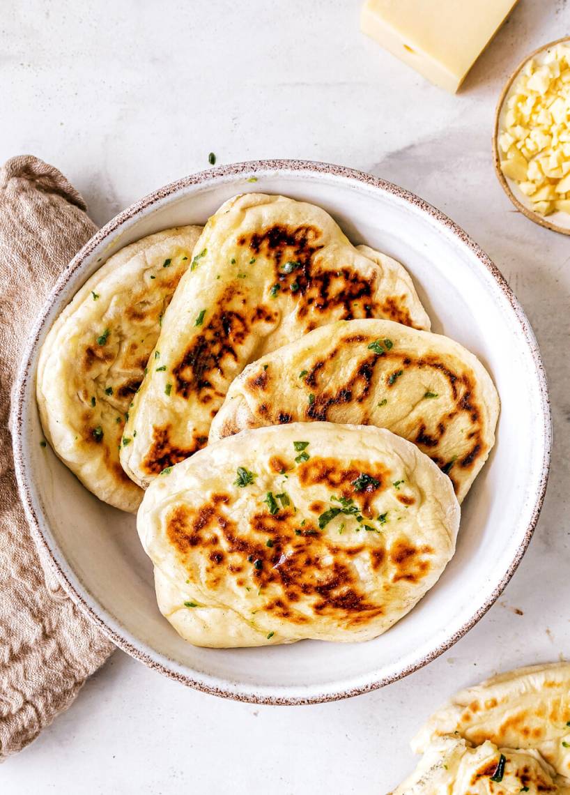 Cheesy Naan Brot