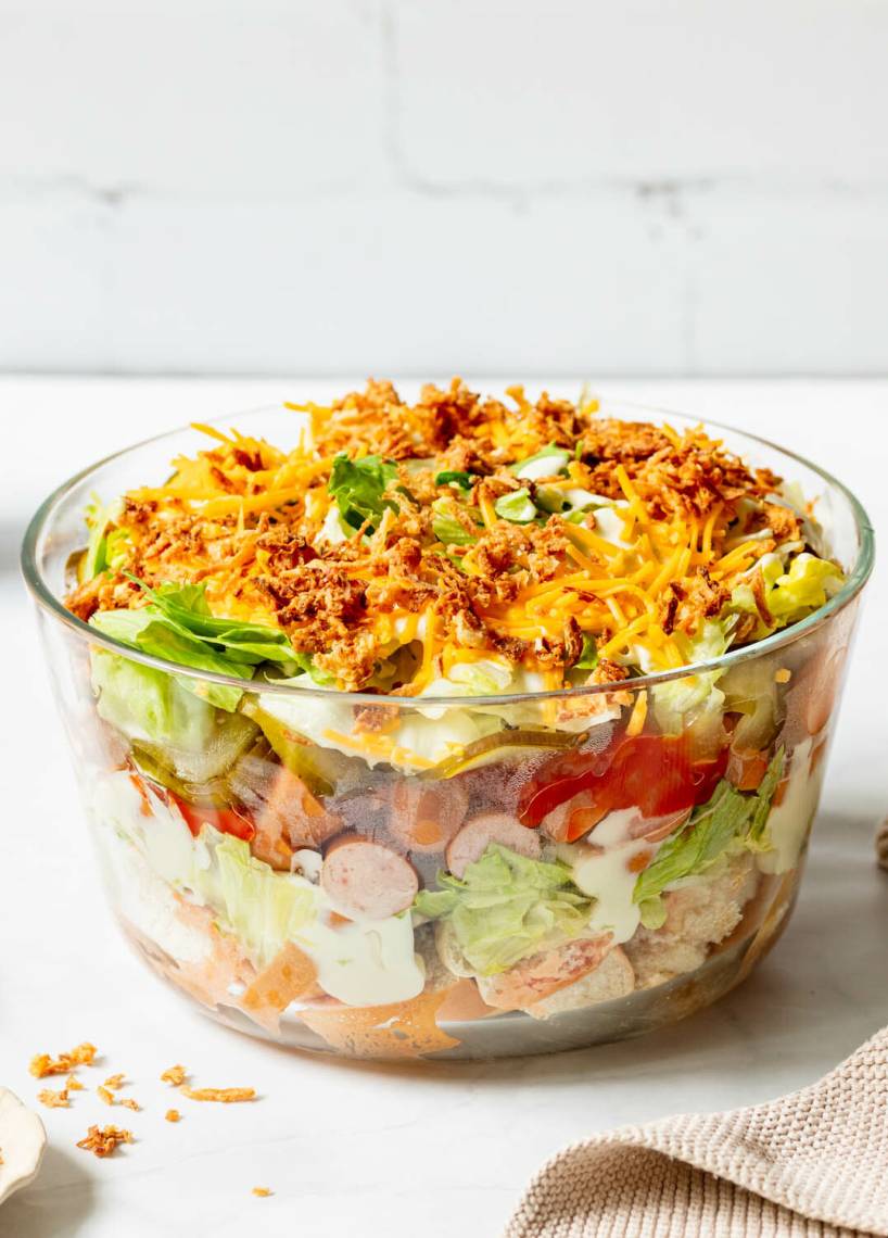 Hot-Dog-Schichtsalat