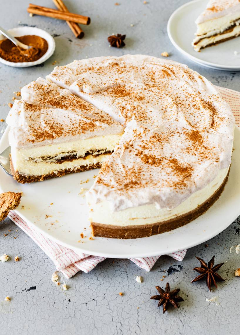 Cinnamon Roll Cheesecake