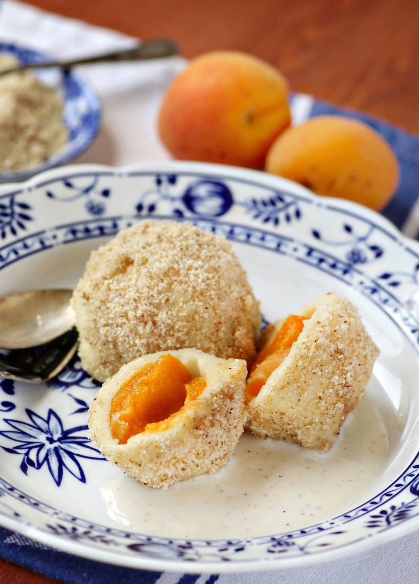 Marillenknödel mit Vanillesoße