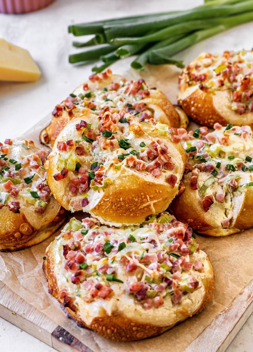 Flammkuchen-Laugenbrötchen