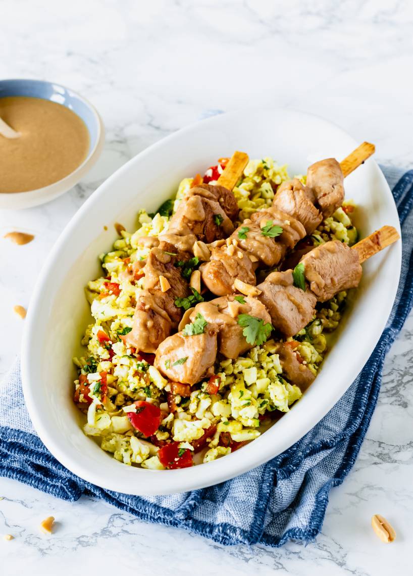 Saté-Spieße mit Blumenkohl-Curry-Salat