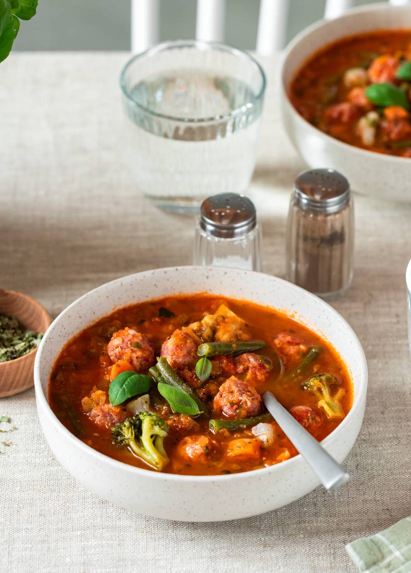 Gemüsesuppe mit Fleischbällchen