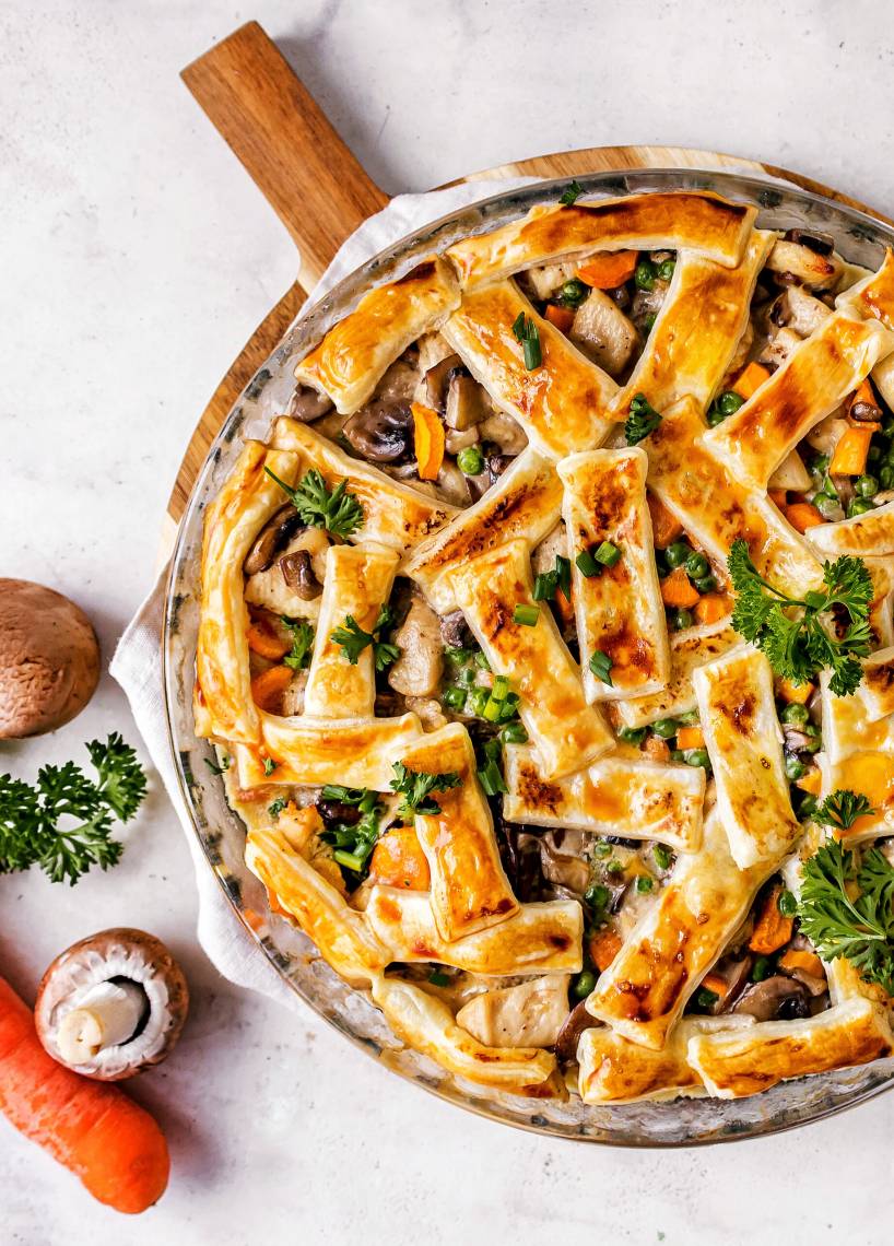 Einfacher Hähnchen-Auflauf mit Blätterteig-Knusper-Topping