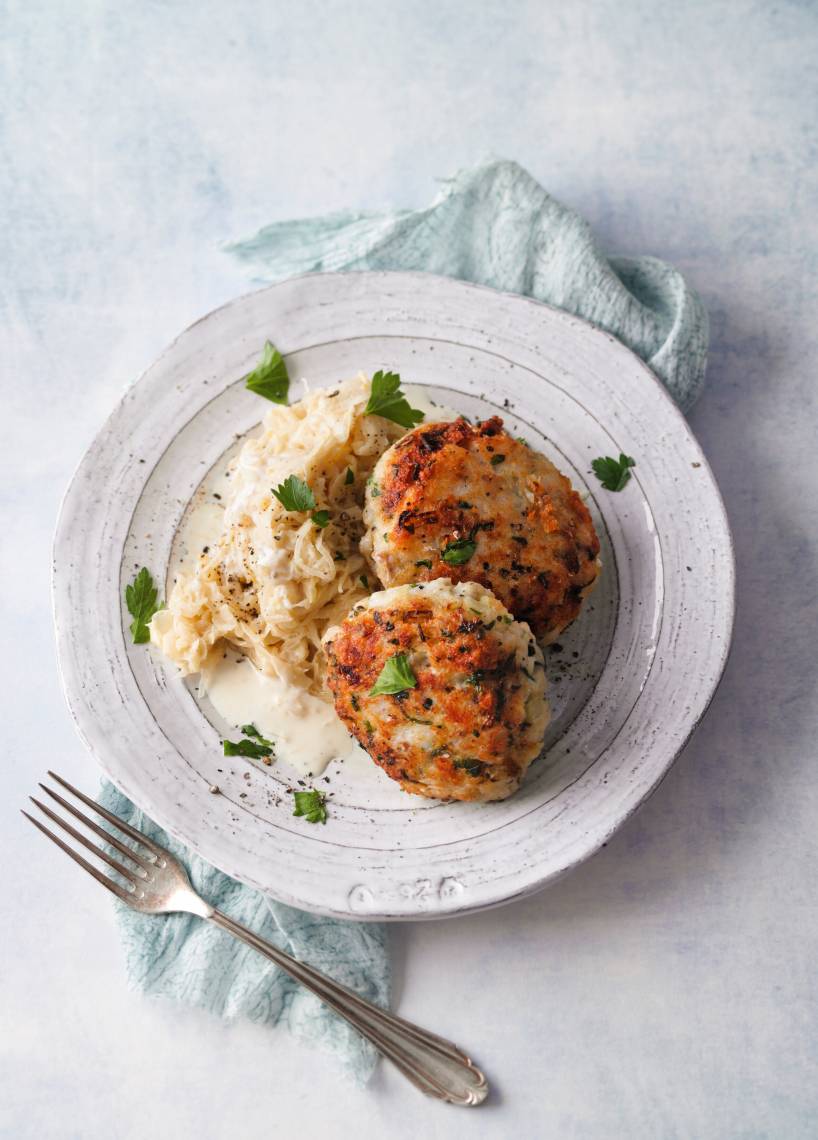 Fischfrikadellen mit Rahm-Sauerkraut