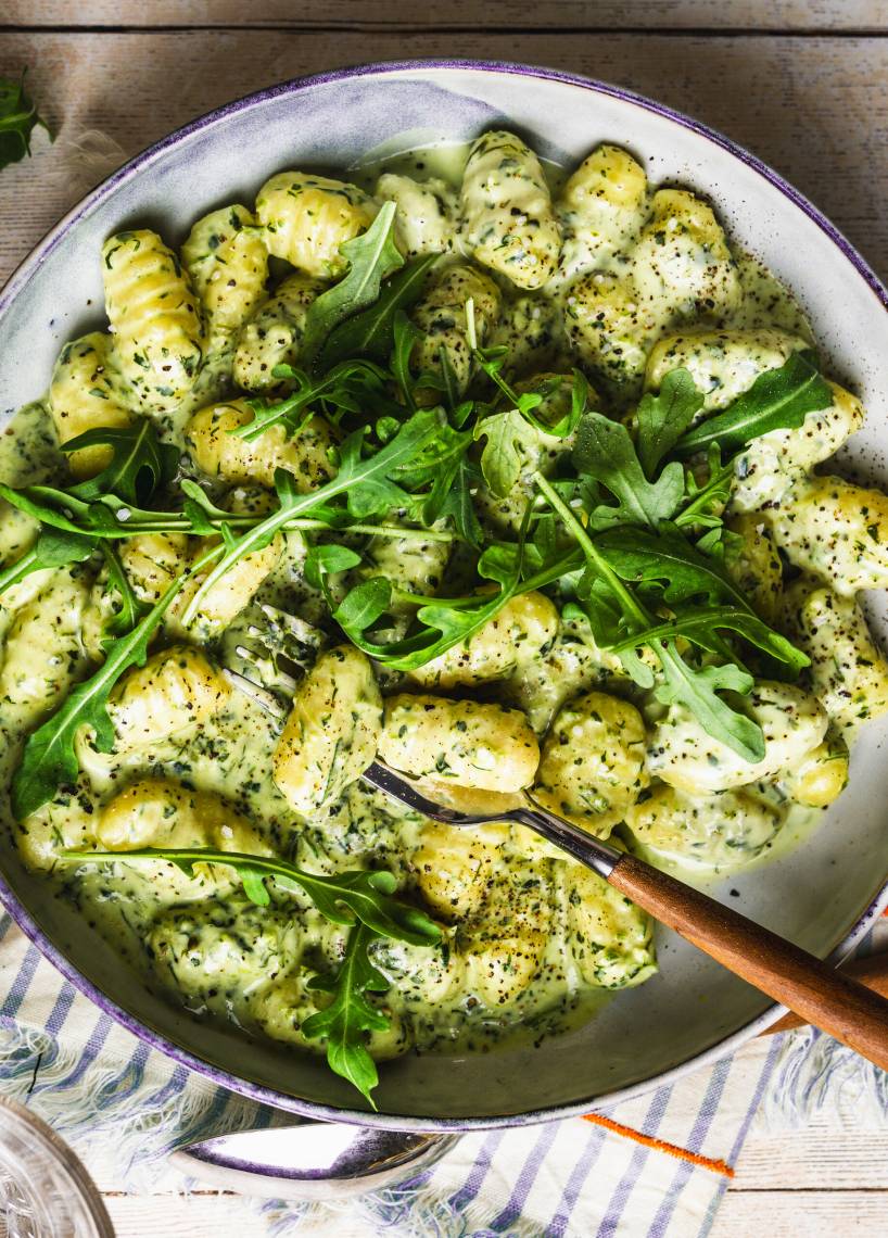 Gnocchi mit Kräutersoße und Rucola