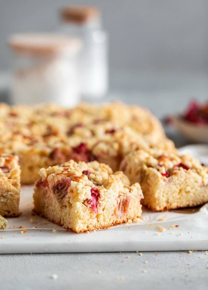 Rhabarberkuchen mit Streuseln vom Blech