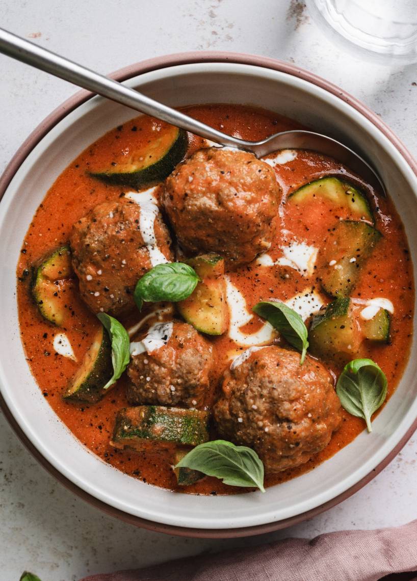 Italienischer Zucchinitopf mit Hackbällchen