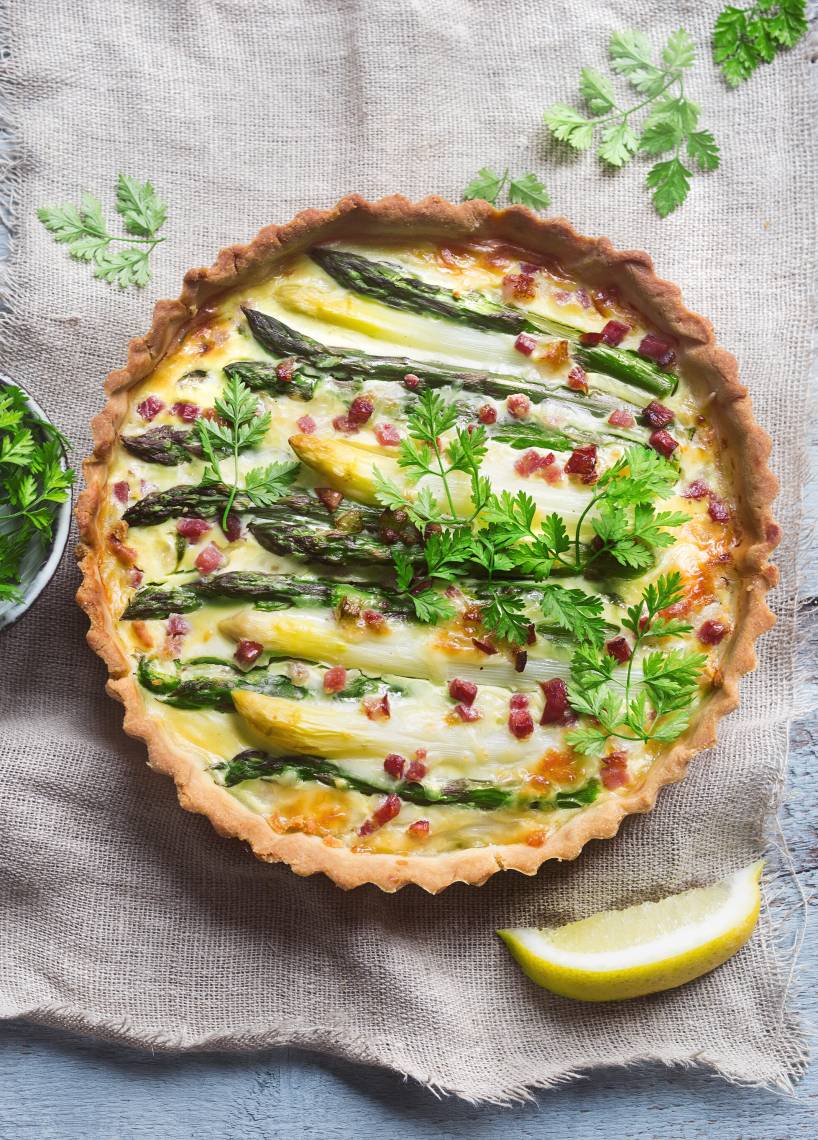 Spargel-Hollandaise-Quiche mit Speck