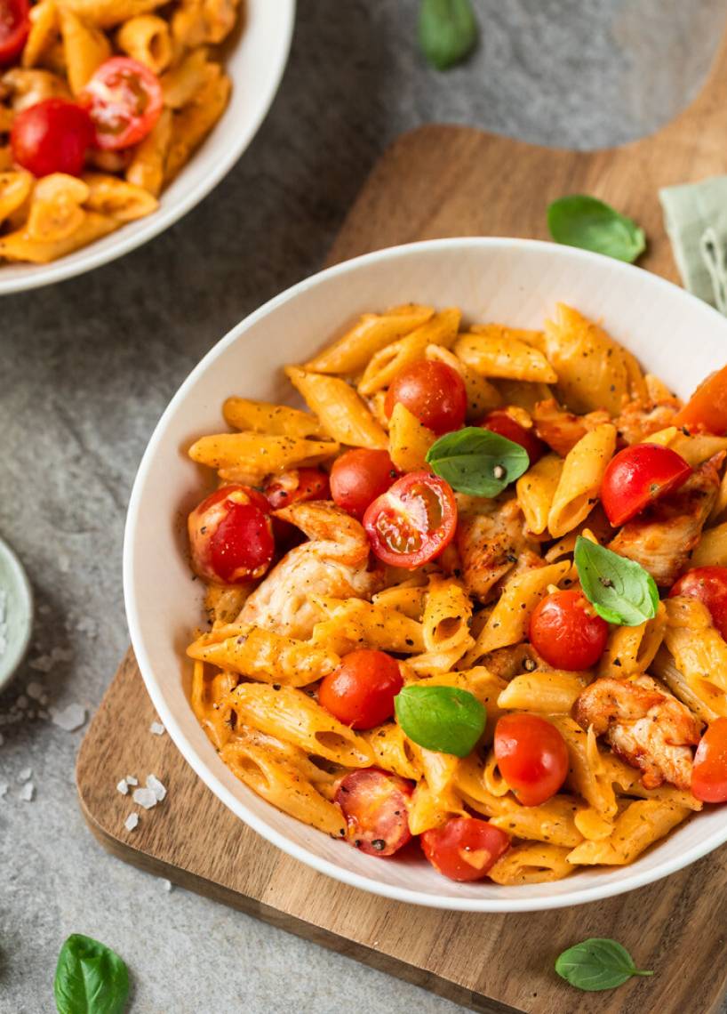 One Pot Chicken Pasta mit Tomaten und Mozzarella