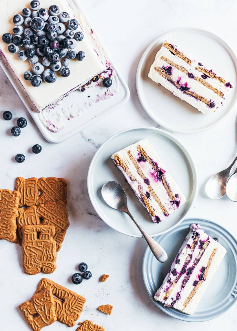 Einfaches Spekulatius-Eis mit Blaubeeren