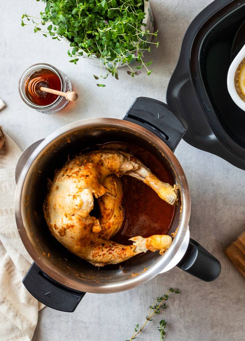 Ganzes Hähnchen im Mixbehälter