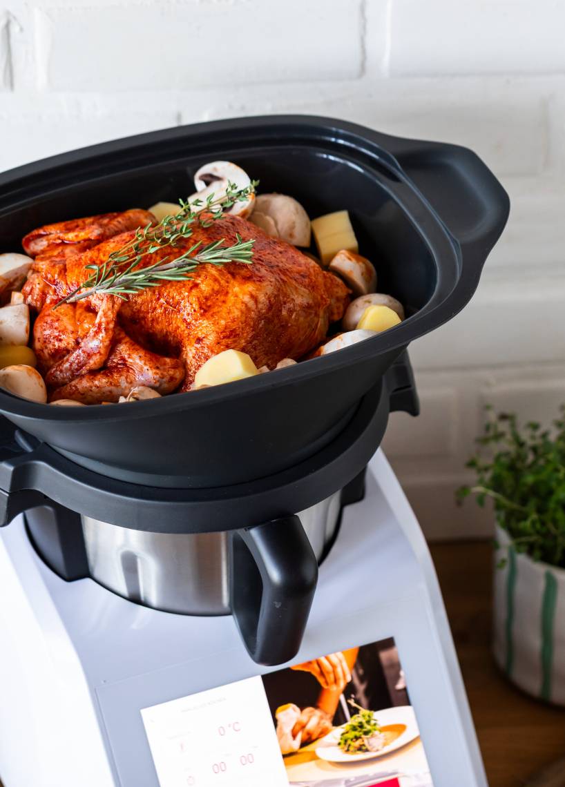 Ganzes Hähnchen aus dem Dampfgaraufsatz