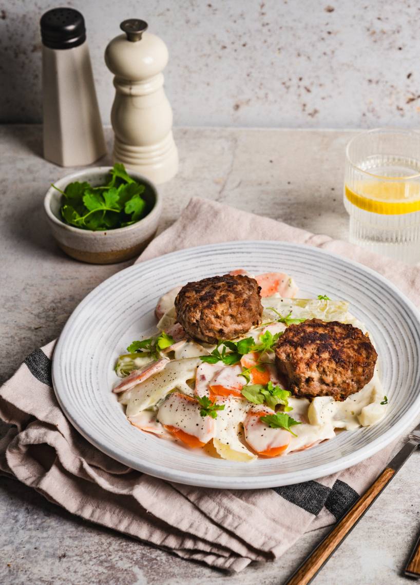 Frikadellen mit Fenchel-Karotten-Rahmgemüse