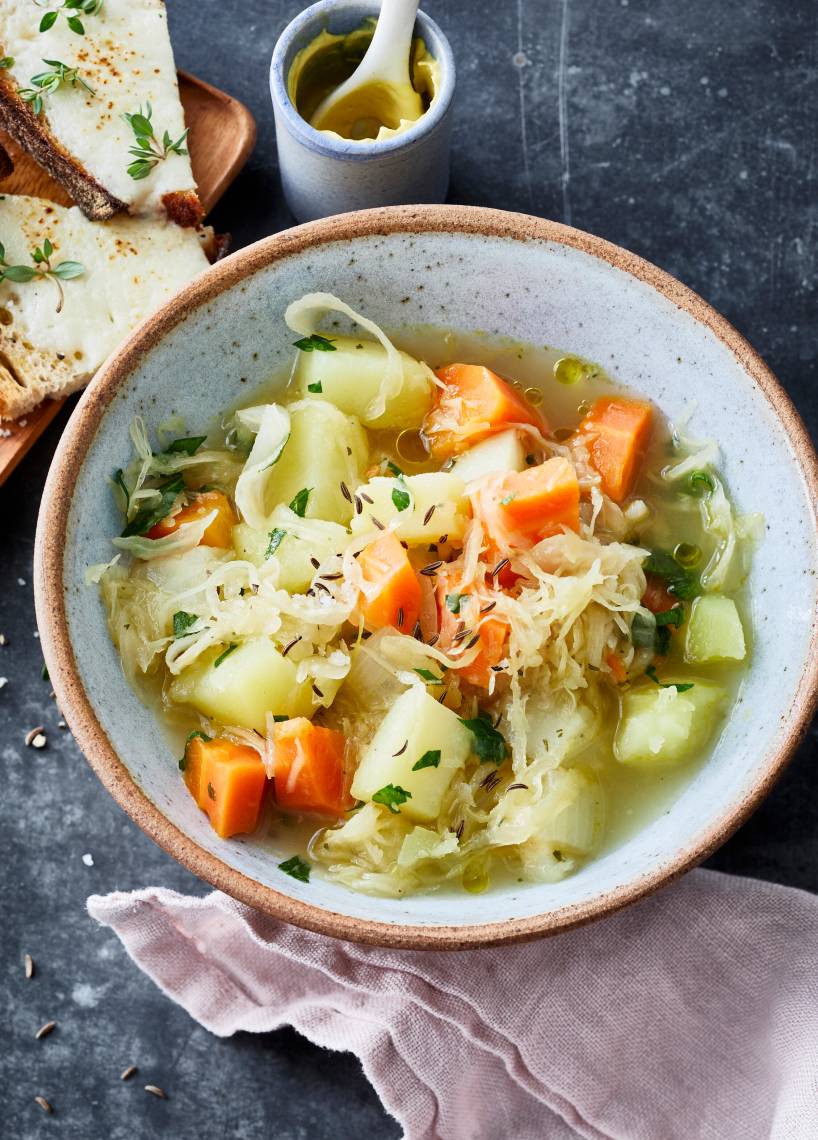 Gesundmacher-Suppe mit Sellerie und Sauerkraut